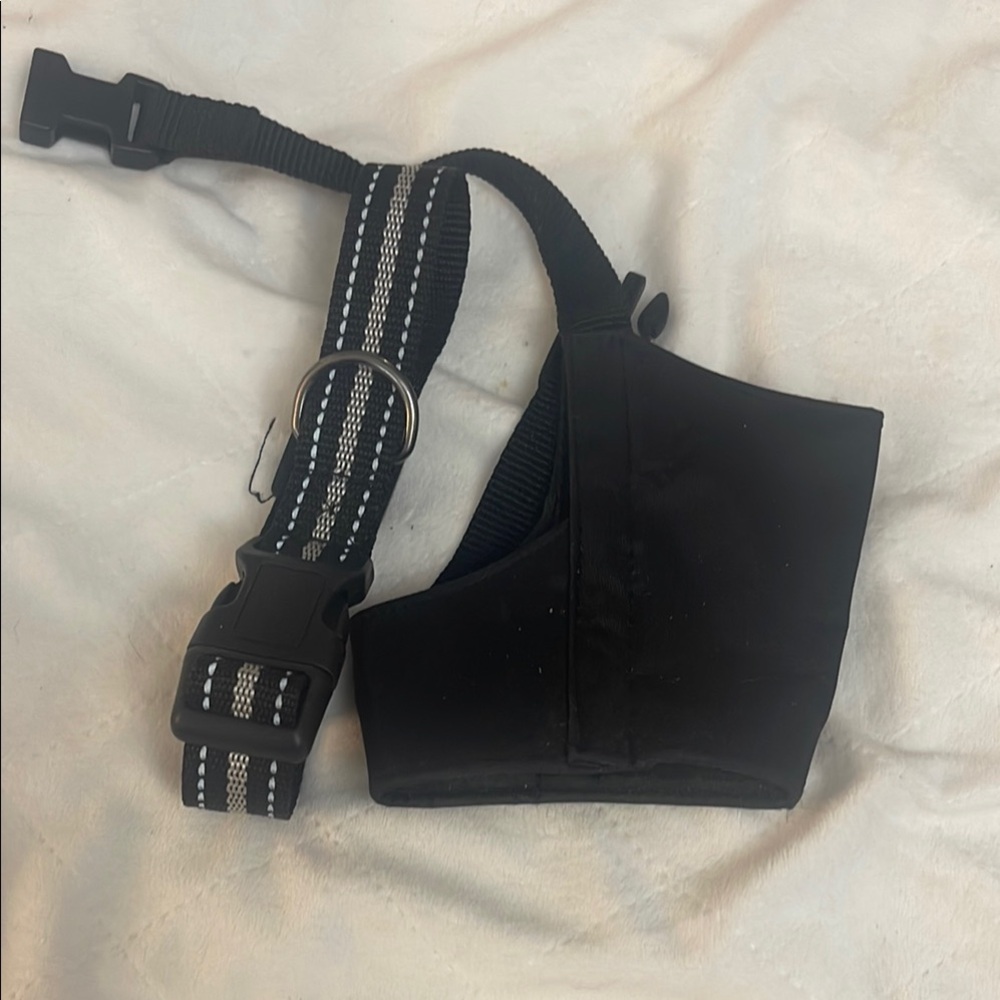 ITEMS NEW WITHOUT TAGS Medium. Black Dog Collar  with Soft Muzzle .